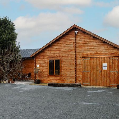 Spacious Cabin Evcharger And Free Parking Near Cambridge Exterior photo