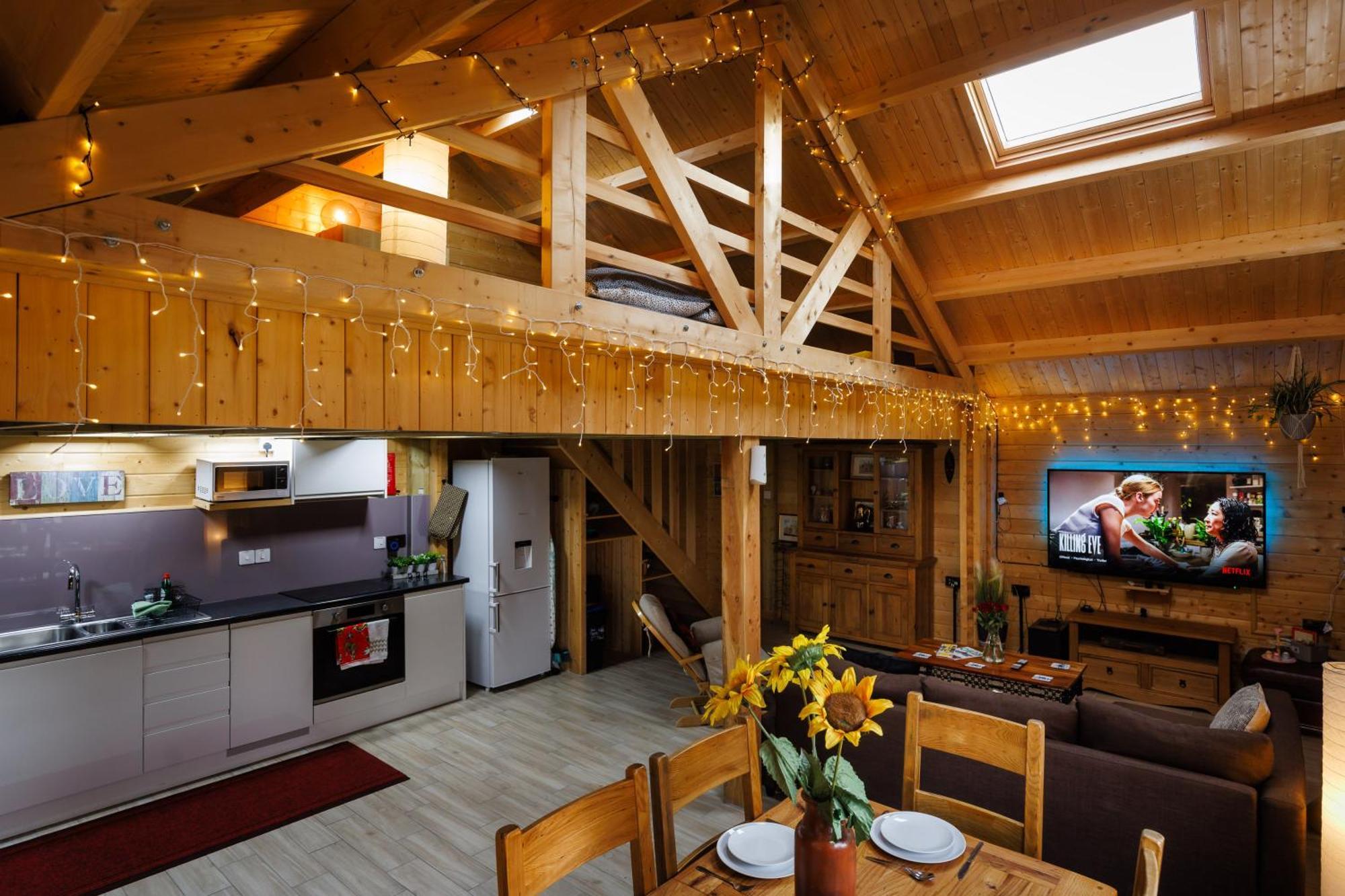 Spacious Cabin Evcharger And Free Parking Near Cambridge Exterior photo