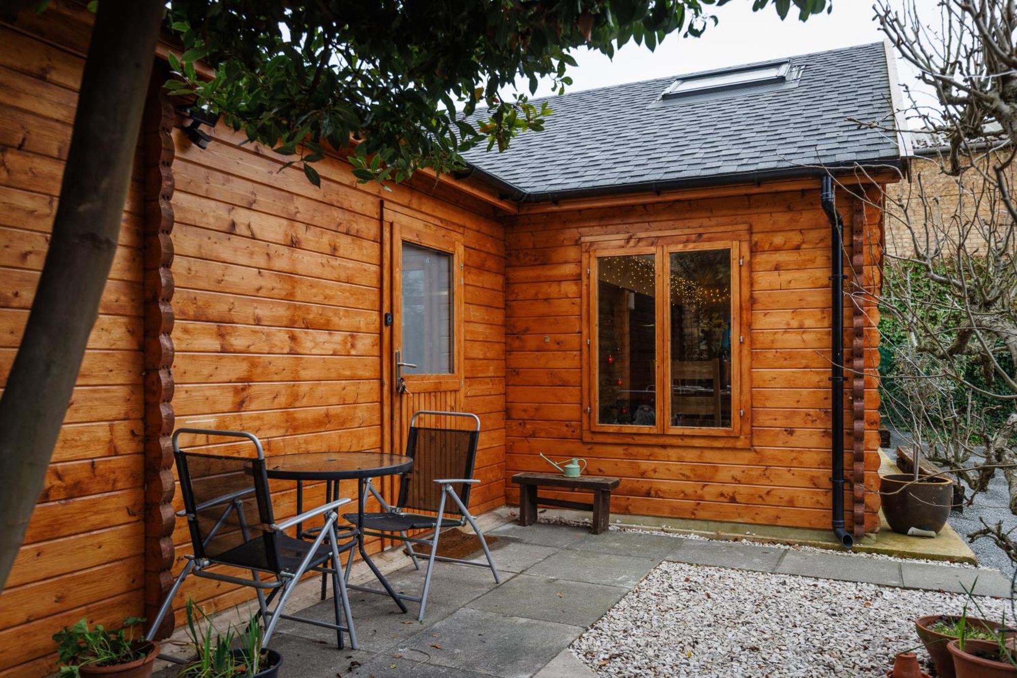 Spacious Cabin Evcharger And Free Parking Near Cambridge Exterior photo
