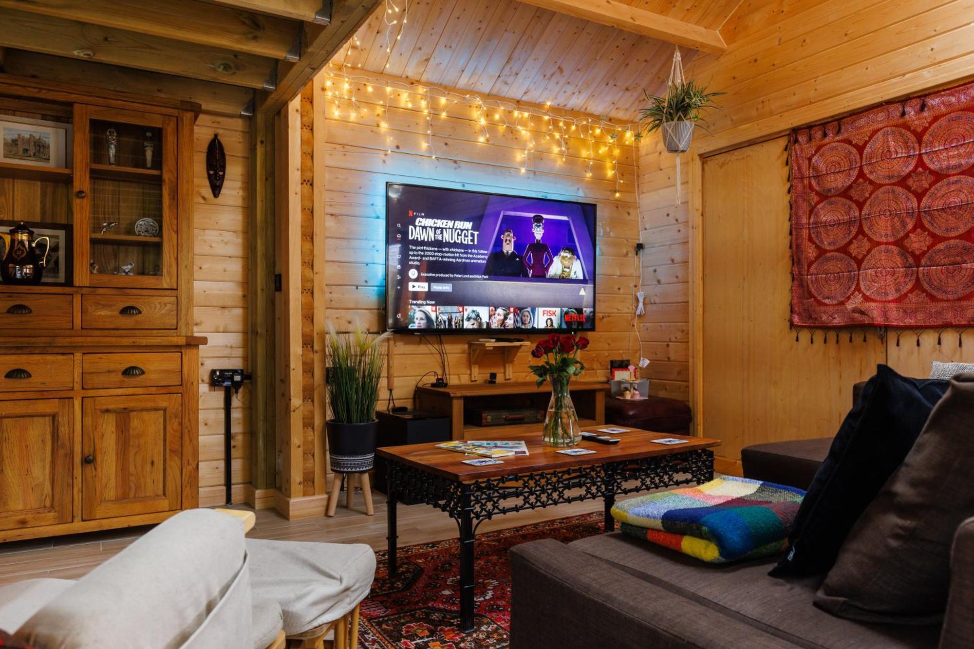 Spacious Cabin Evcharger And Free Parking Near Cambridge Exterior photo
