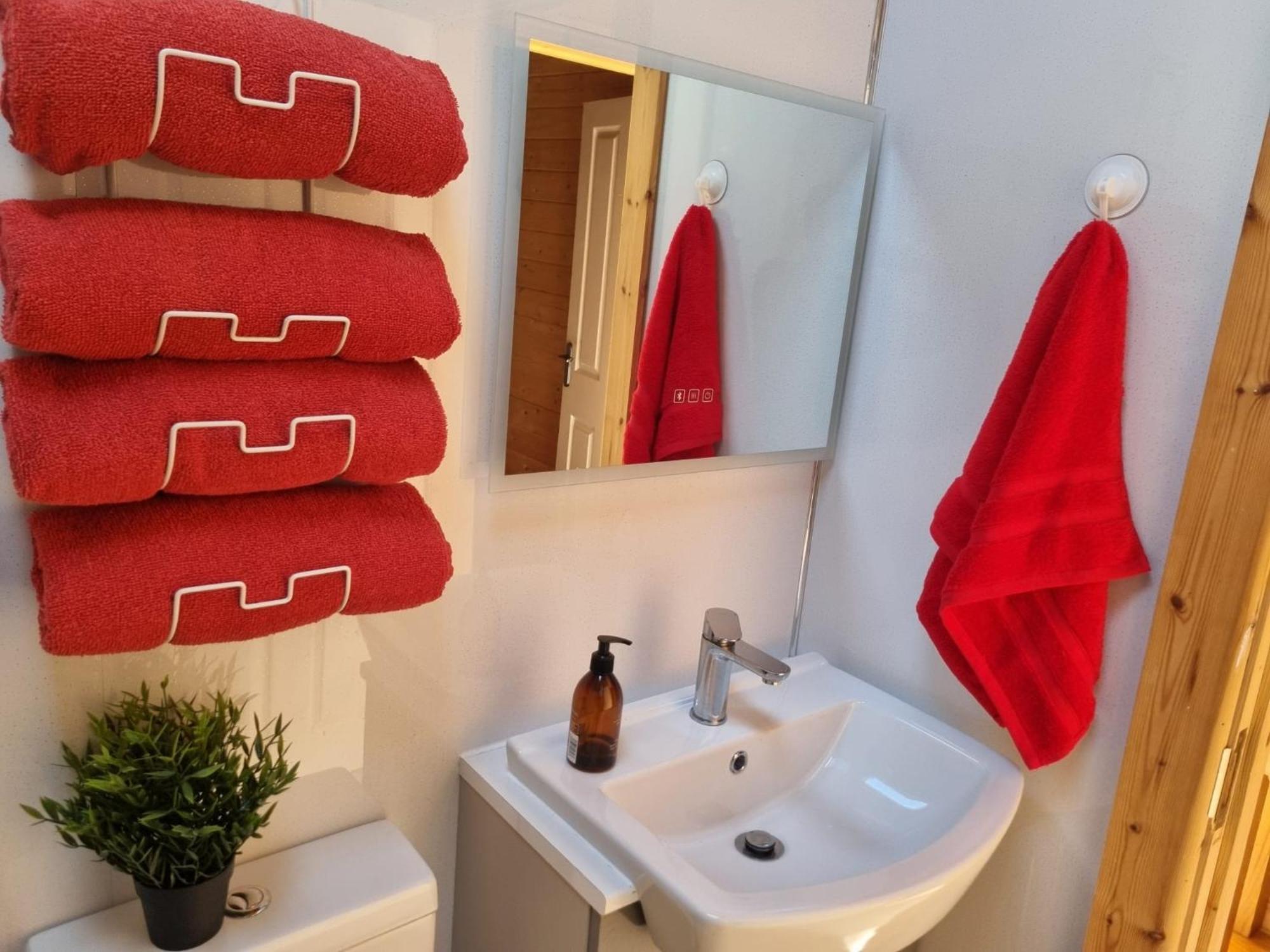 Spacious Cabin Evcharger And Free Parking Near Cambridge Exterior photo
